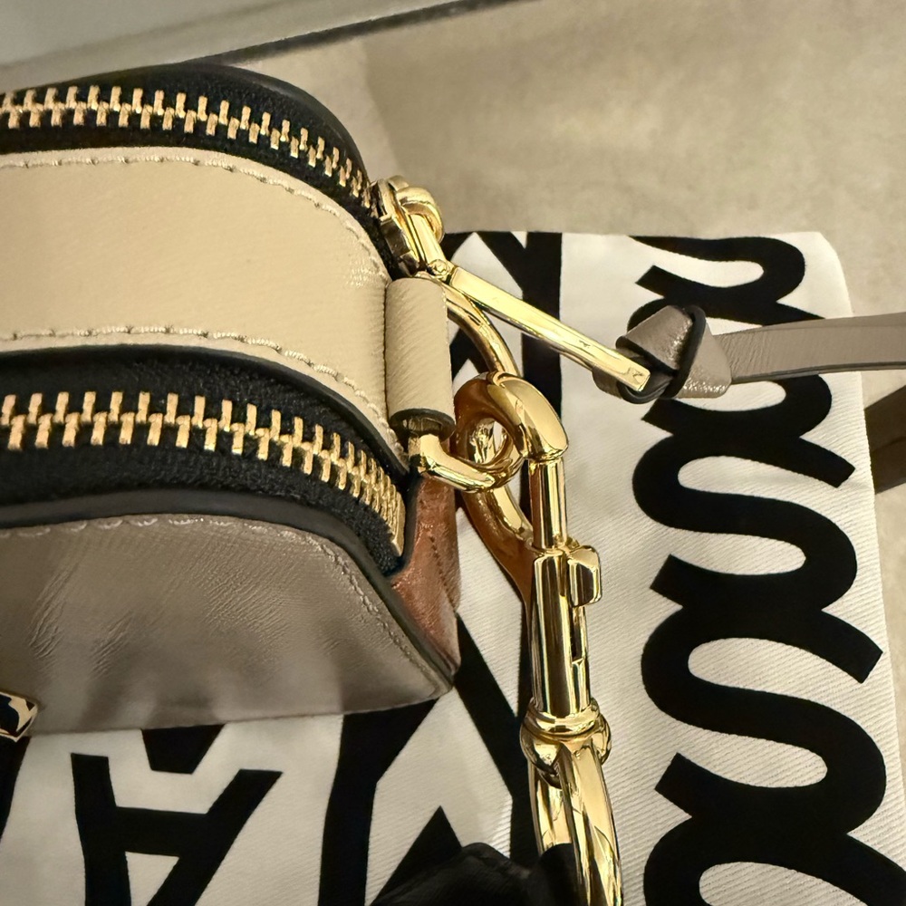 New Marc Jacob’s Snapshot Leather bag - Picture 3 of 7